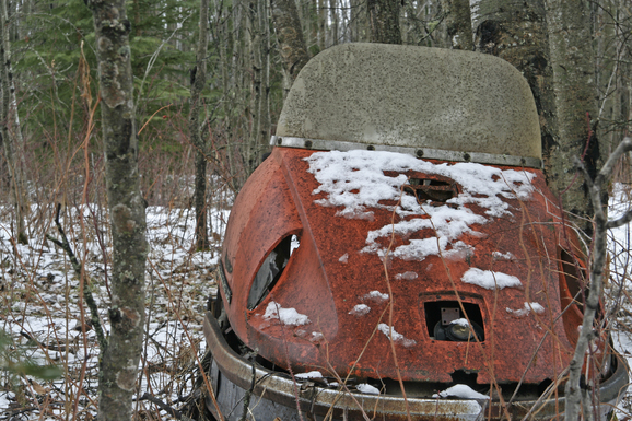 abandoned_snowmobile_junk_rusty_old.jpg
