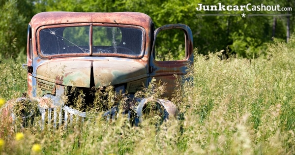 Reasons_Why_You_Shouldnt_Leave_an_Unused_Junk_Car_on_Your_Property-3